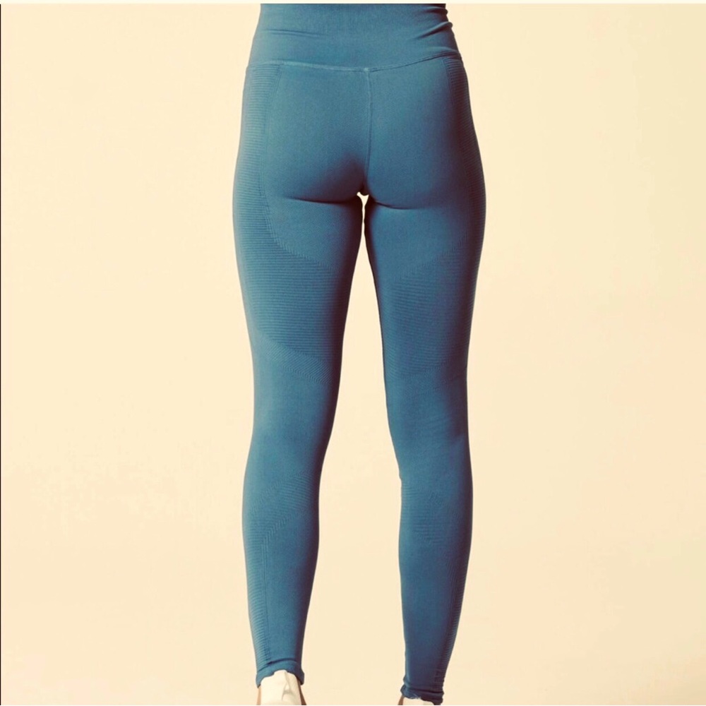 NUX  One by One textured leggings size Small GUC Multi sizes